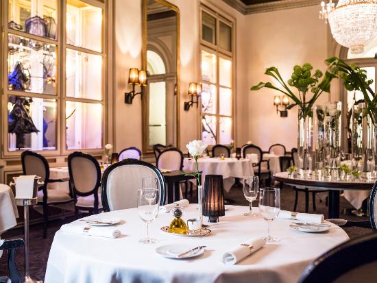 Grand Hotel des Bains Kempinski St. Moritz Elevates Dining with Crazy Pizza Pop-Up