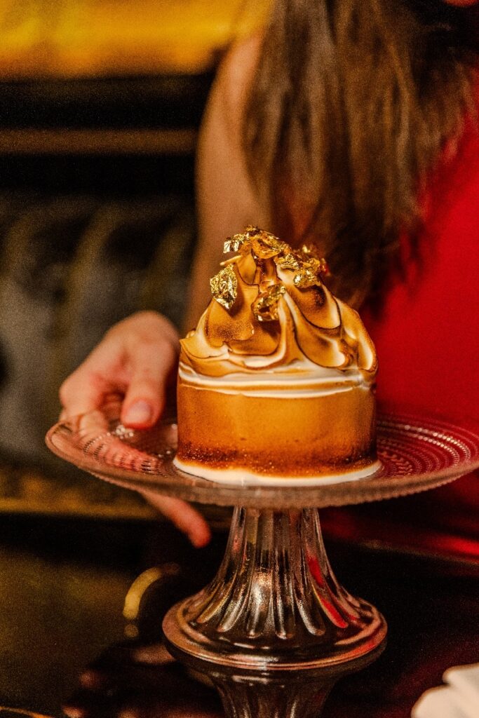 A cake on a plateAI-generated content may be incorrect.